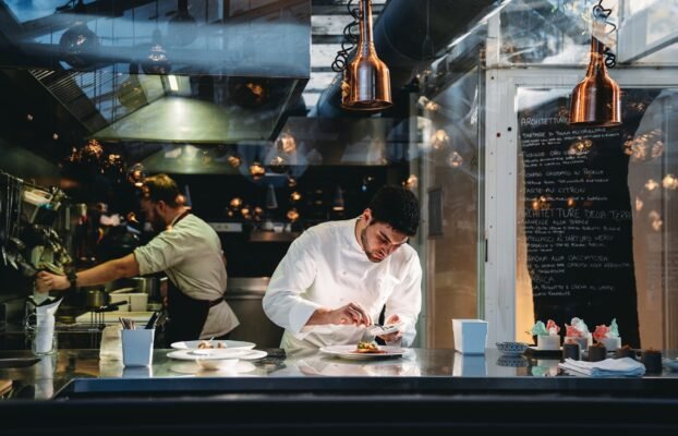 6 Ways To Reduce Financial Risks For Restaurant Owners