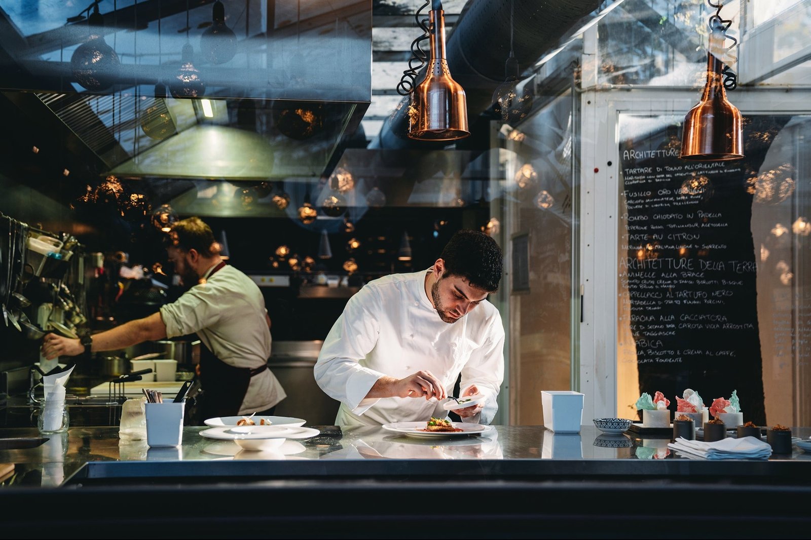 6 Ways To Reduce Financial Risks For Restaurant Owners